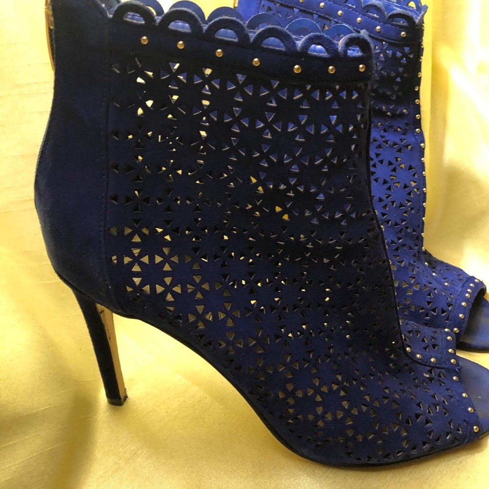 Booties peep-toe